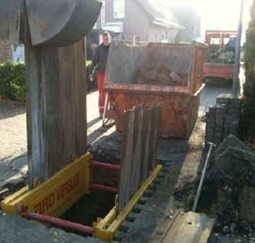 baugrube Kanaldiele KD 4 wird in ein Mini Dielenkammerelement eingebaut und auf Tiefe gebracht mittels Ausheben und drucken